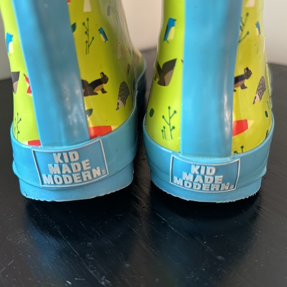 Kid Modern Made Kids Rain Boots. Kids Size Large - Picture 7 of 9